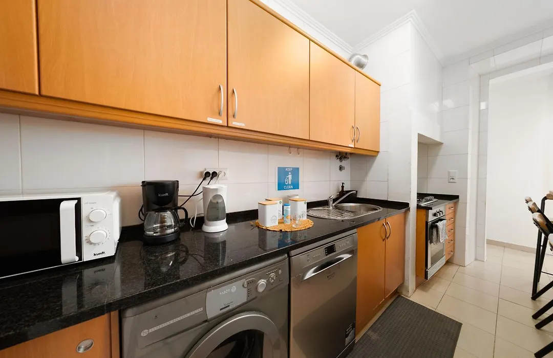 Private Room - AC - 3 Min to Arroios Metro-1