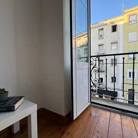 Private Room - Ac - 3 Min To Arroios Metro-2